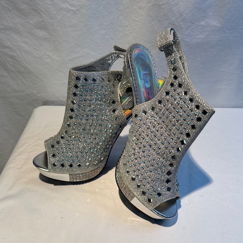 Hot Tomato Glittering Silver Heels